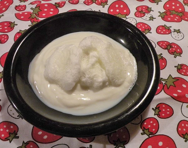 Kl&ouml;&szlig;chen in Milchcreme