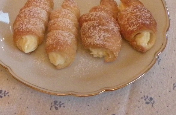 Bl&auml;tterteigrollen mit Orangen-F&uuml;lle