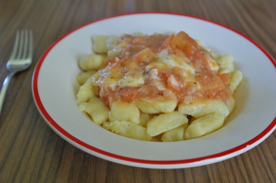Erdäpfelnockerl in Dachsteiner-Tomatensauce