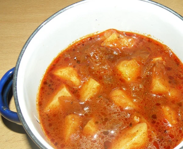 Erdäpfelgulasch