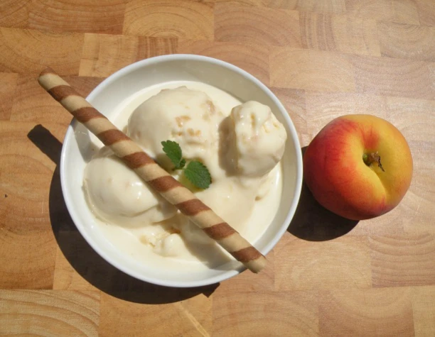 Joghurt-Pfirsich-Eis