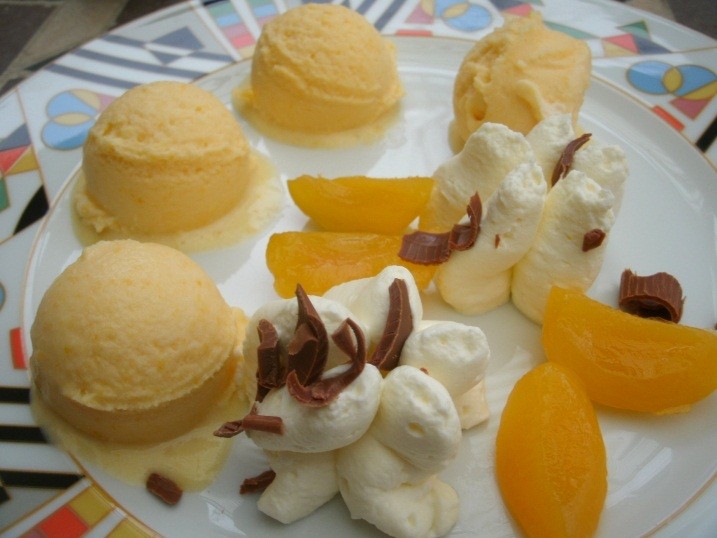 Aprikosen-Topfen-Eis