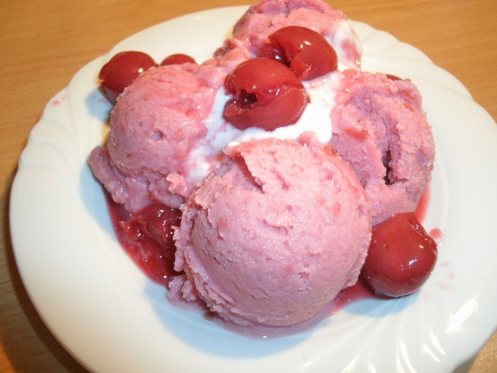 Yoghurt-Kirsch-Eis - Rezept