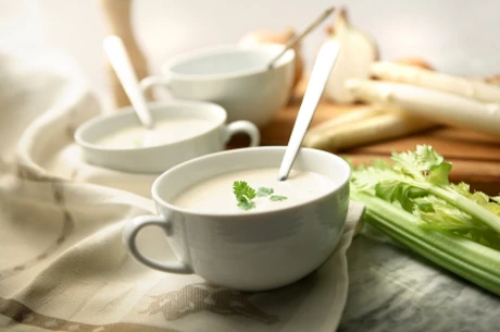 Spargelsuppe mit Sauerampfer
