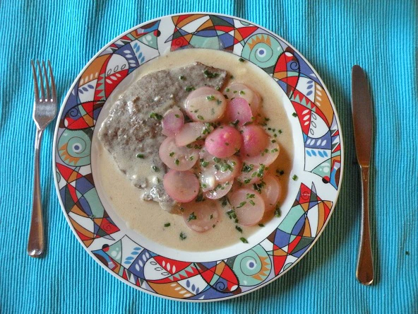 Rindsmedaillons mit gebratenen Radieschen