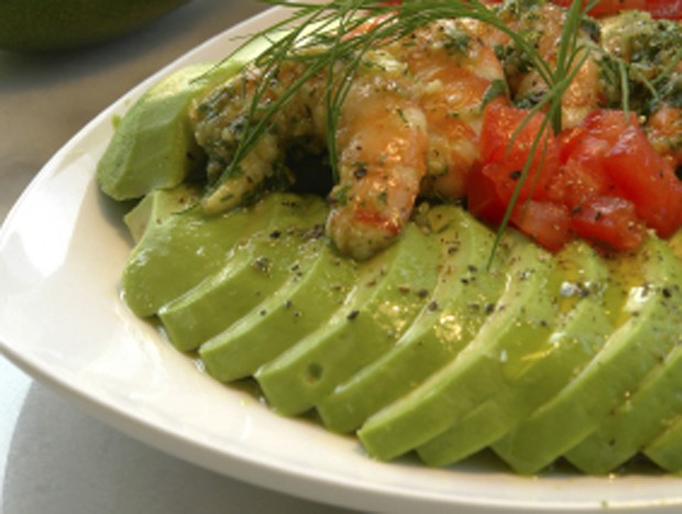 Süß-saure Avocado mit Mango-Aroma und Garnelenspieß