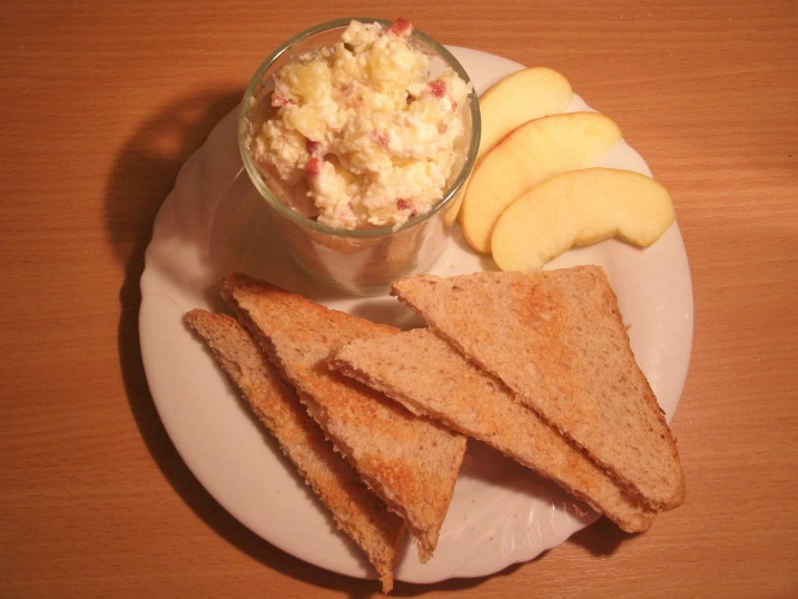 Zwiebel-Aufstrich mit Apfel und Speck