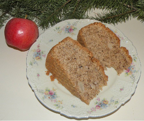 Gewürzkuchen mit Nuss und Apfel