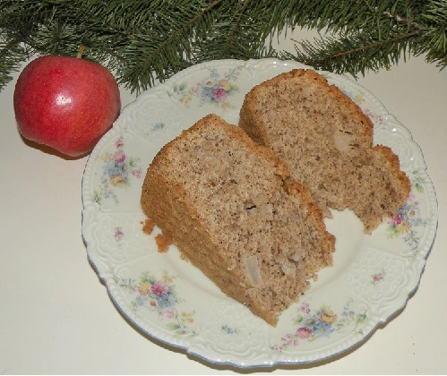 Gewürzkuchen mit Nuss und Apfel