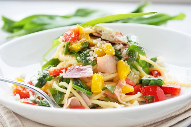 Warmer B&auml;rlauch Nudelsalat