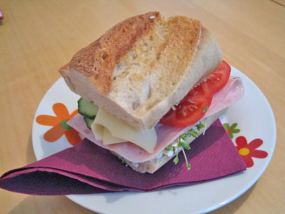 Schinken-Käse-Baguette mit Frischkäse