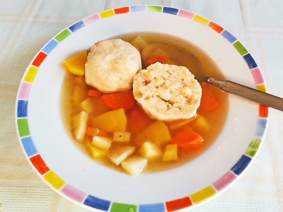 Semmelknödel als Suppeneinlage