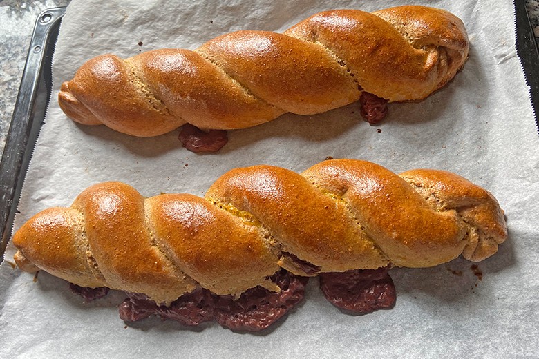 Dinkel-Hefezopf mit Puddingfülle