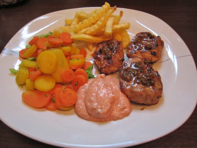 Pfeffersteak mit angefeuerter Sauce