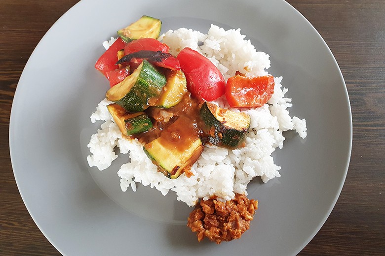 Ofengemüse mit Satay-Soße und Kokos-Jaminreis
