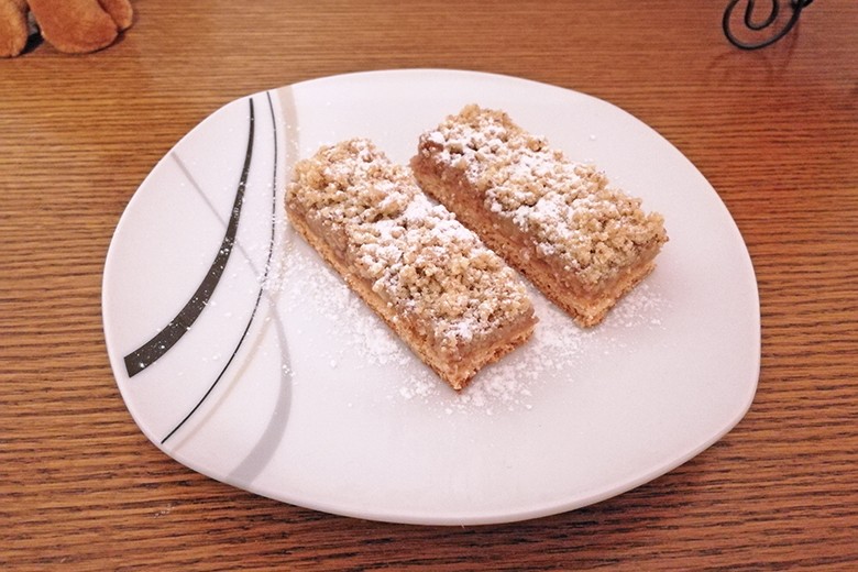 Apfelkuchen mit Walnüssen