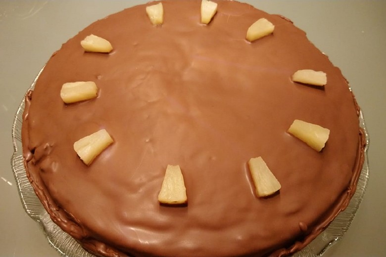 Ananas-Kokoskuchen mit Schokoladenglasur