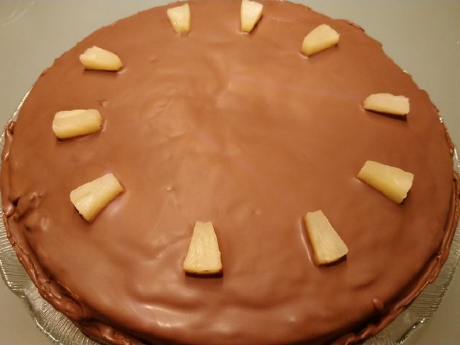 Ananas-Kokoskuchen mit Schokoladenglasur