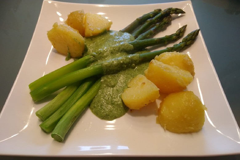 Sauce aus Radieschengrün