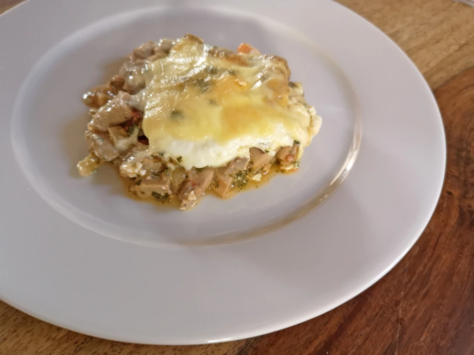 Eier-Auflauf mit Pilzen und Tomaten