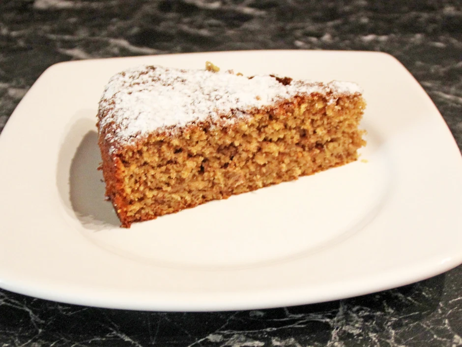 Gew&uuml;rztorte mit Apfel