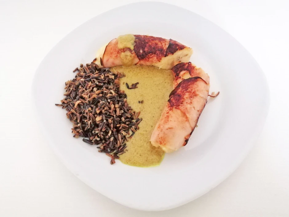Gebackene Banane mit Wildreis und Kokos-Currysauce
