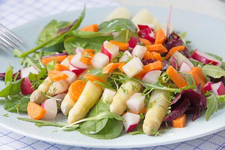 Frühlingshafter Spargelsalat