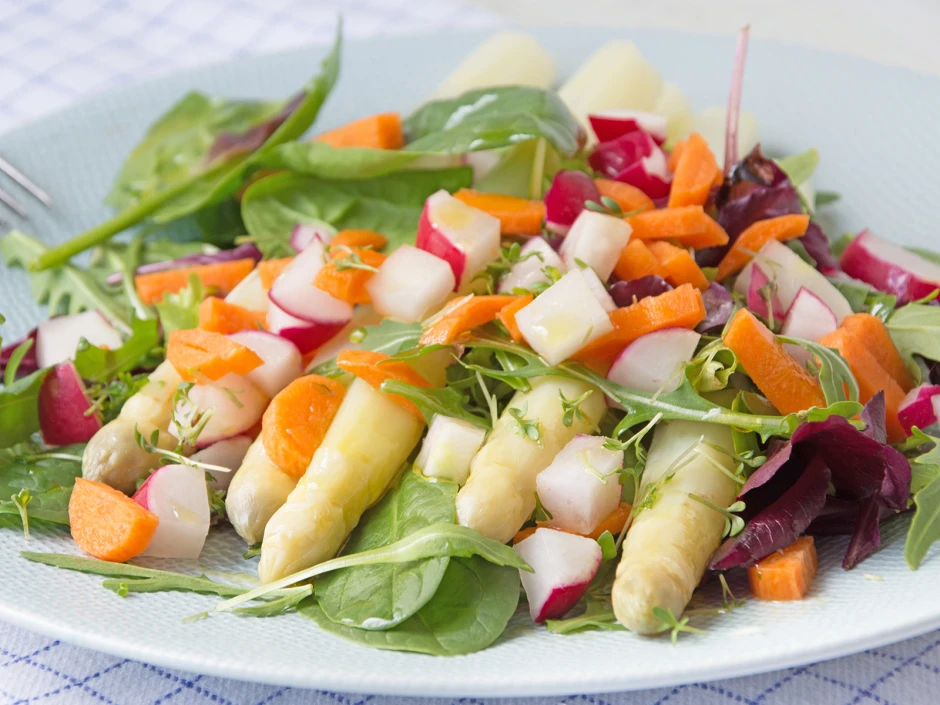 Fr&uuml;hlingshafter Spargelsalat