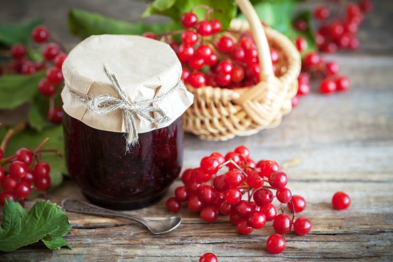 Ribiselmarmelade mit Rum