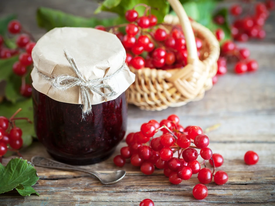 Ribiselmarmelade mit Rum