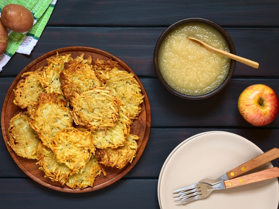 Kartoffelpuffer mit Apfelmus