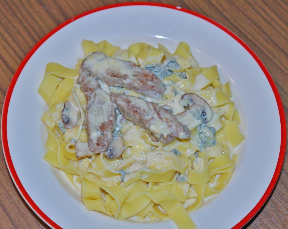 Bandnudeln mit Gorgonzolarahm