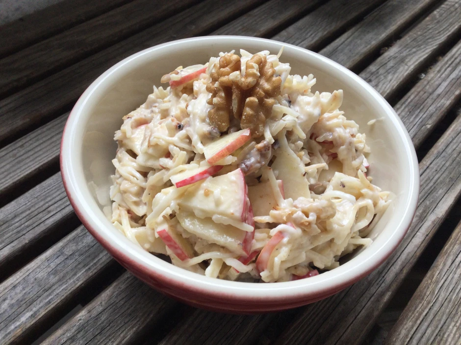Waldorfsalat mit karamellisierten Walnüssen