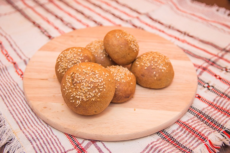 Süße Dinkelvollkorn-Kokos-Brötchen mit Rosinen