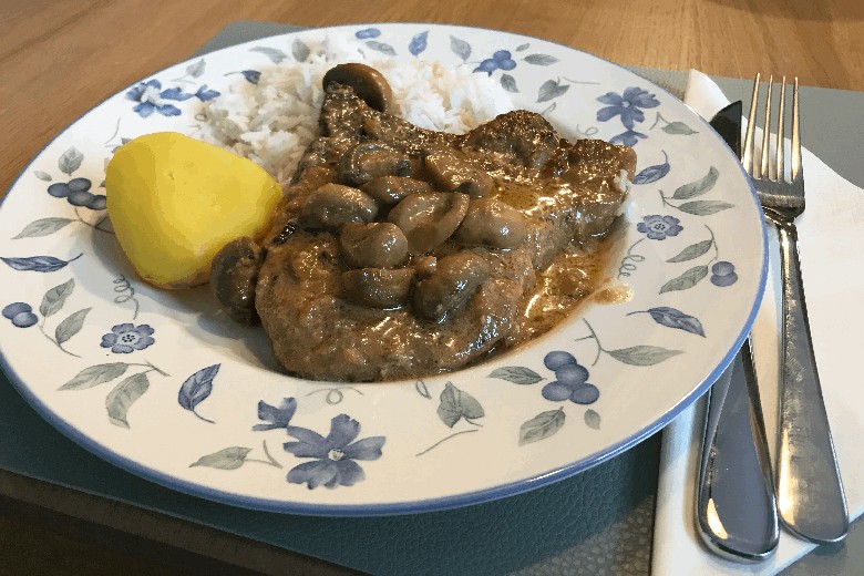 geschmorte Zwiebelkoteletts aus dem Backrohr