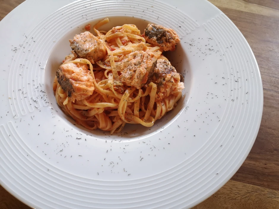 Linguine mit Lachs in Wei&szlig;wein