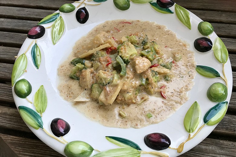 Hühnercurry in Erdnusssoße