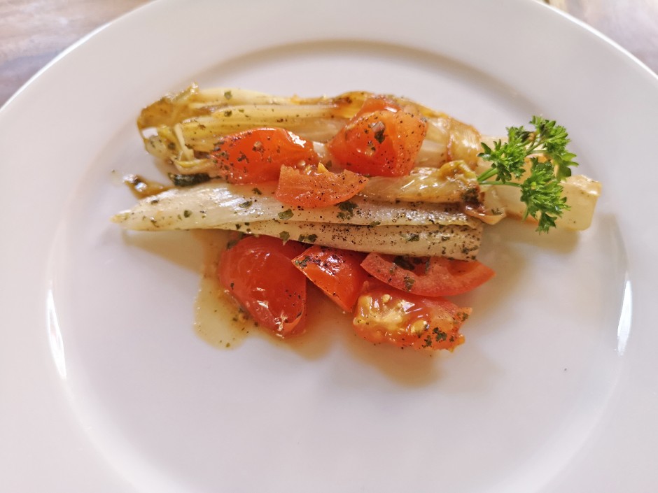 Chicoree mit Tomaten
