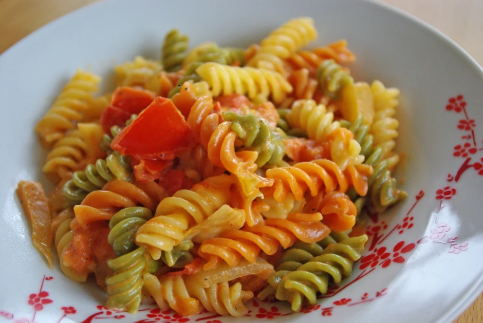 Bunte Nudeln mit Fenchel