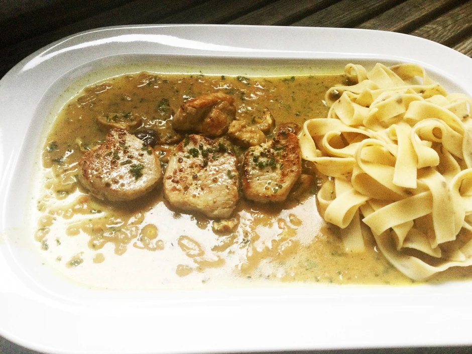 Schweinemedaillons mit Steinpilzso&szlig;e
