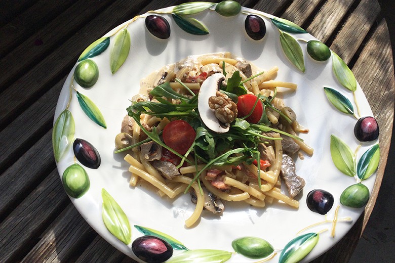 Maccheroni mit Filetstreifen und Champignons