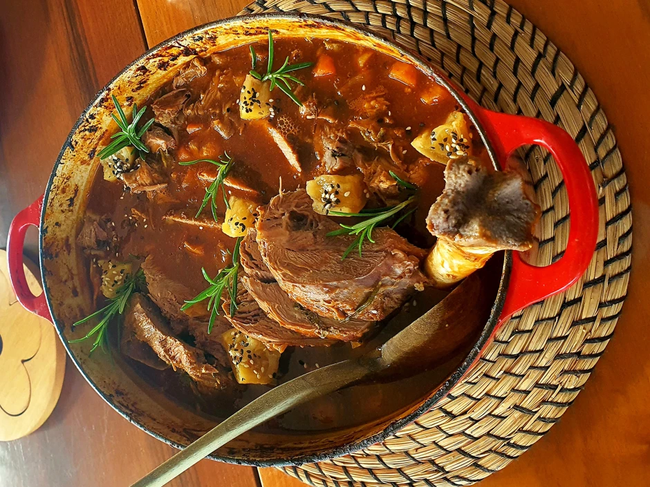 Lammschlögel in Rotweinsauce