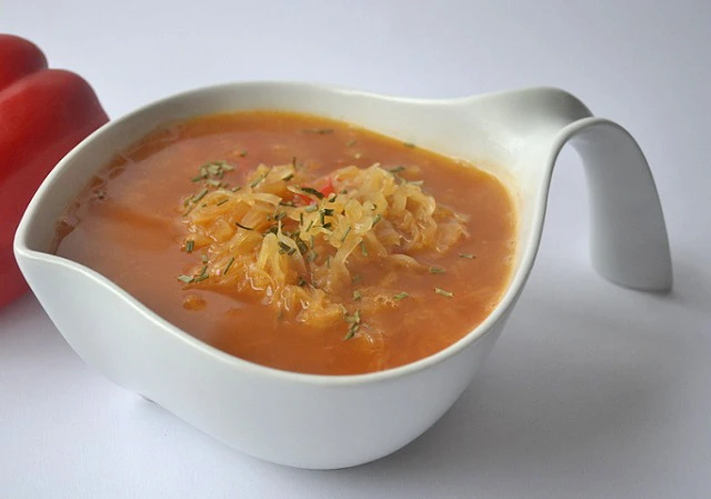 Paprika-Kraut-Suppe