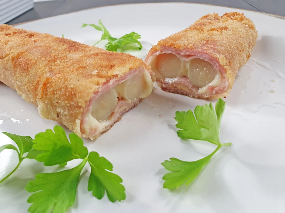 Gebackener Spargel mit Schinken und Käse
