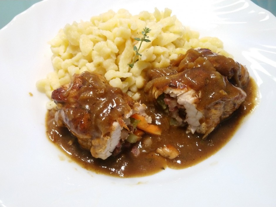 Putenroulade in Zwiebelsauce
