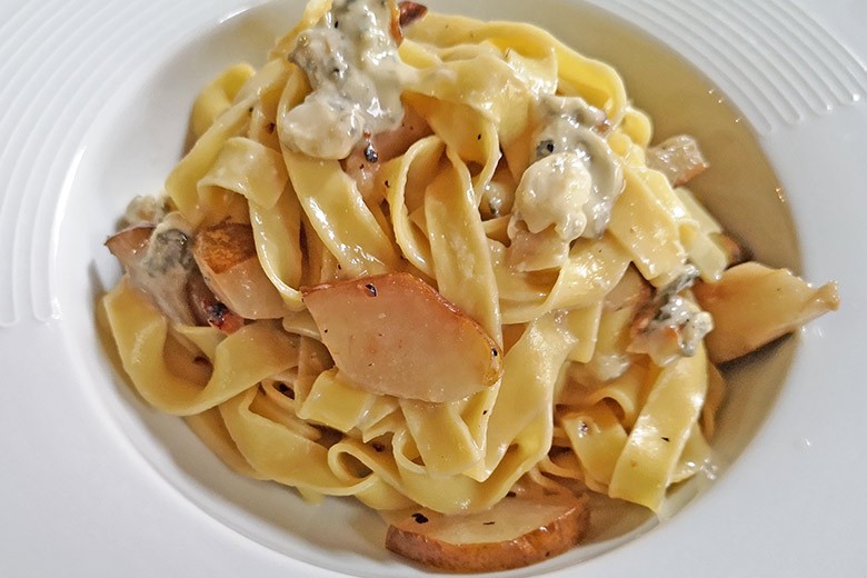 Pasta mit Balsamicobirne und Gorgonzola