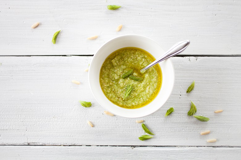 Pesto mit Fichtenwipferl