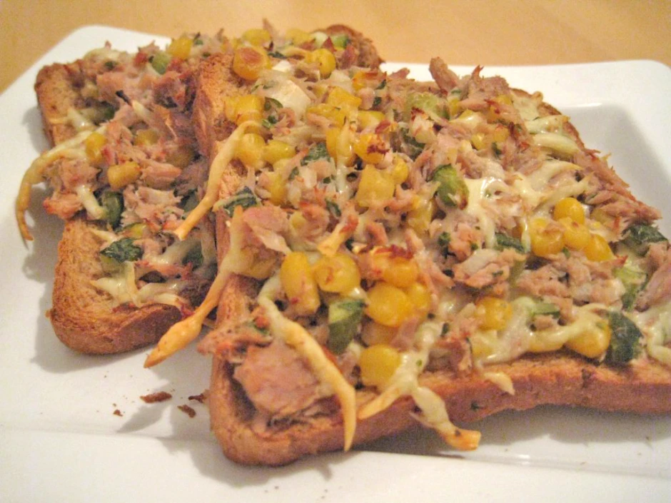 &Uuml;berbackener Fischtoast