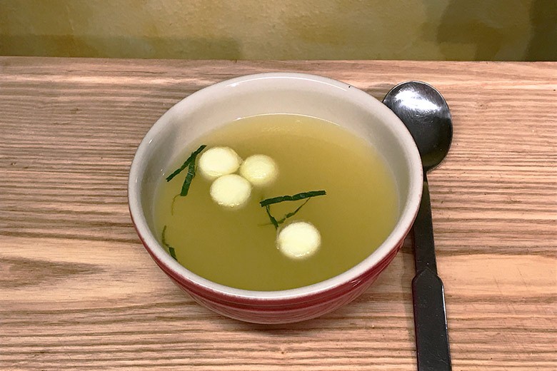 Apfelsuppe mit Pfefferminze
