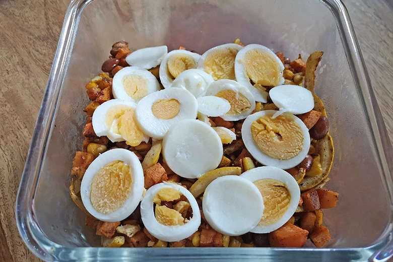 Gemüse mit Süßkartoffeln und Ei